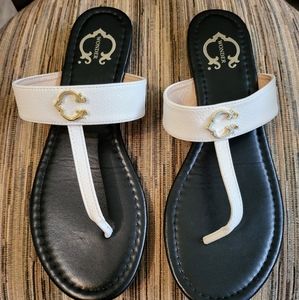 C. Wonder White Thong Style Sandals Size 8 1/2